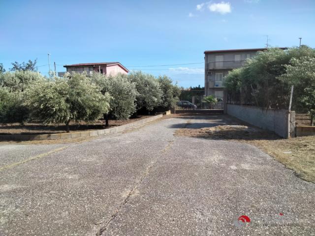 Appartamenti in Vendita - Caponnone con annesso terreno agricolo