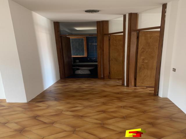 Case - Cremeno- trilocale termoautonomo in posizione centralissima