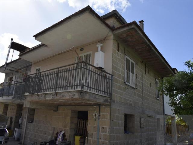 Appartamenti in Vendita - Casa indipendente in vendita a acerra nei pressi di medicina futura