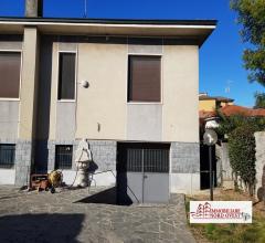 Case - Villa con giardino a corbetta