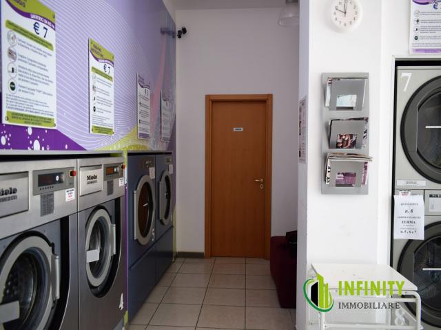 Case - Attività di lavanderia self service - zona centrale -