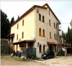 Case - Complesso immobiliare - via chiantigiana per strada 35