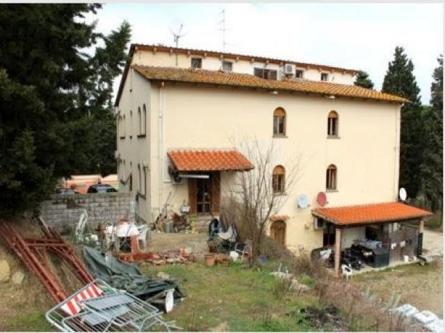 Case - Complesso immobiliare - via chiantigiana per strada 35