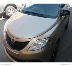 Auto - Lancia ypsilon 1.2 gold 69cv