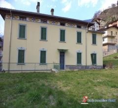 Cedegolo immobile d'epoca con terreno