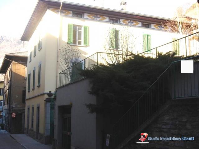 Appartamenti in Vendita - Cedegolo vendesi immobile d'epoca con terreno