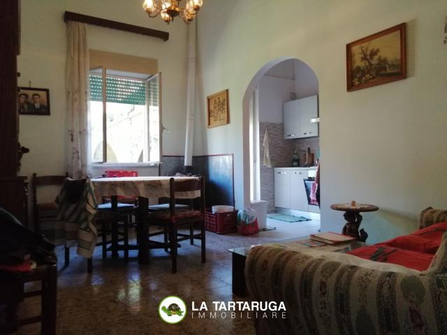 Appartamenti in Vendita - Ampia casa indipendente con due garages