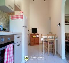 Appartamenti in Vendita - Ampia casa indipendente con due garages