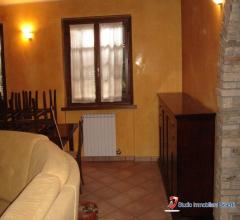 Case - Losine vicino a breno vendesi casa in centro