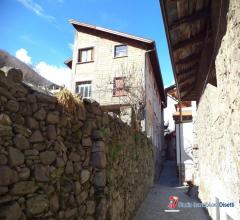 Media valle camonica casa bifamiliare con terreno