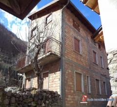 Appartamenti in Vendita - Media valle camonica casa bifamiliare con terreno