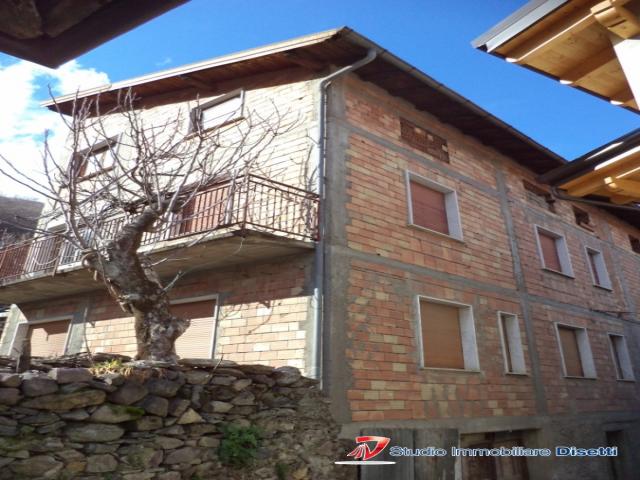 Appartamenti in Vendita - Media valle camonica casa bifamiliare con terreno