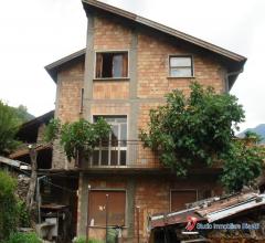 Appartamenti in Vendita - Media valle camonica casa bifamiliare con terreno