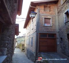 Appartamenti in Vendita - Media valle camonica casa bifamiliare con terreno
