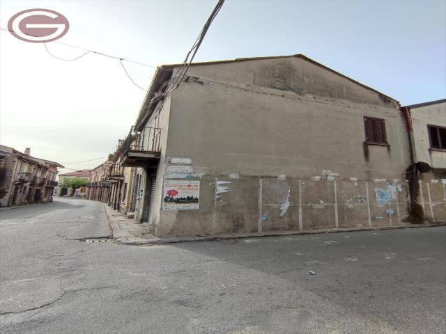 Appartamenti in Vendita - Casa indipendente in vendita a cittanova centrale