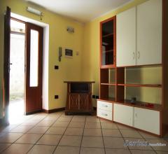 Case - Ampio monolocale con taverna e cantina