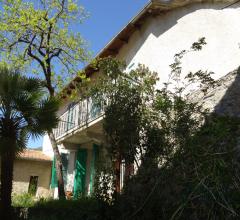 Case - Semindipendente casa su due livelli con giardino e rustici da ristrutturare in vendita a nasino