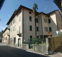 Appartamenti in Vendita - Casa indipendente con giardino privato