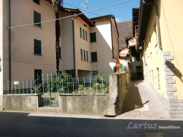 Appartamenti in Vendita - Casa indipendente con giardino privato