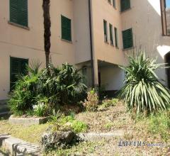 Appartamenti in Vendita - Casa indipendente con giardino privato