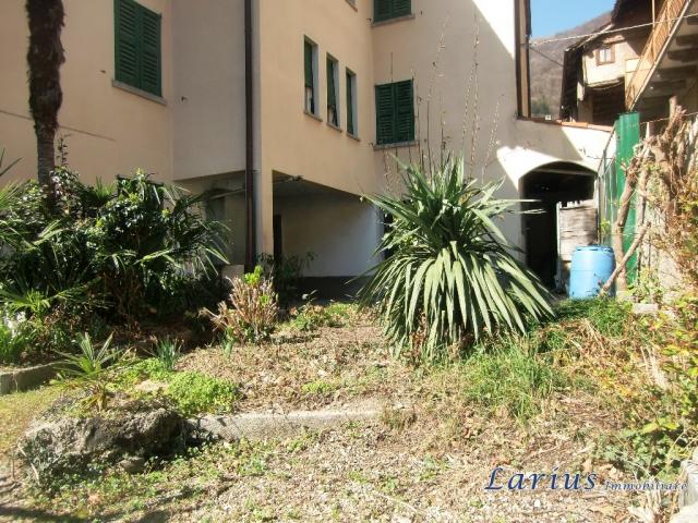 Appartamenti in Vendita - Casa indipendente con giardino privato