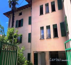 Appartamenti in Vendita - Casa indipendente con giardino privato