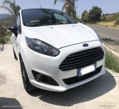 Auto - Ford fiesta 1.5 tdci 75cv 5p. bl. & white ed.