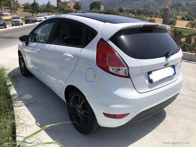 Auto - Ford fiesta 1.5 tdci 75cv 5p. bl. & white ed.