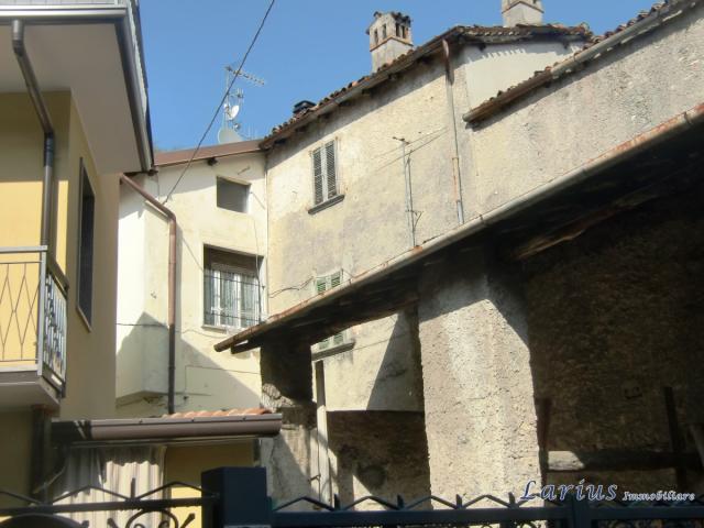 Case - Proprietà indipendente con cortile di pertinenza