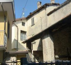 Case - Proprietà indipendente con cortile di pertinenza