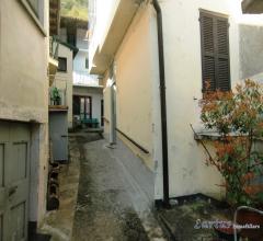 Case - Proprietà indipendente con cortile di pertinenza