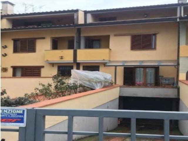 Case - Villetta a schiera - via di croce a balatro 30/15