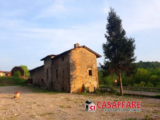 Cisano bergamasco - rustico con terreno edificabile