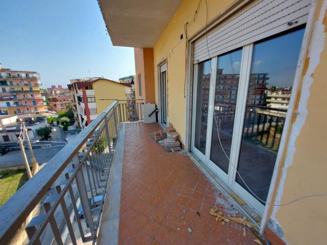 Case - Ampio appartamento di 156mq in affitto ad acerra centro, con posto auto e balcone terrazzato