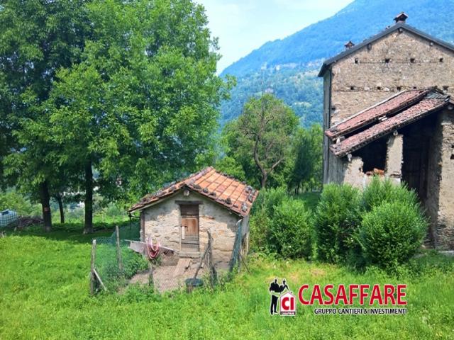 Parlasco - porzione di rustico con ampio terreno vista lago!