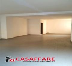 Case - Calolziocorte - immobile commerciale/ufficio con vetrine fronte strada