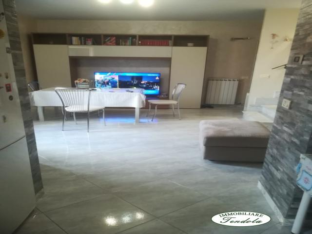 Appartamenti in Vendita - Appartamento con cantina caniparola