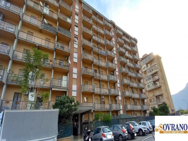 Case - Viale regione siciliana / viale delle scienze: comodo appartamento mq 176 4° piano