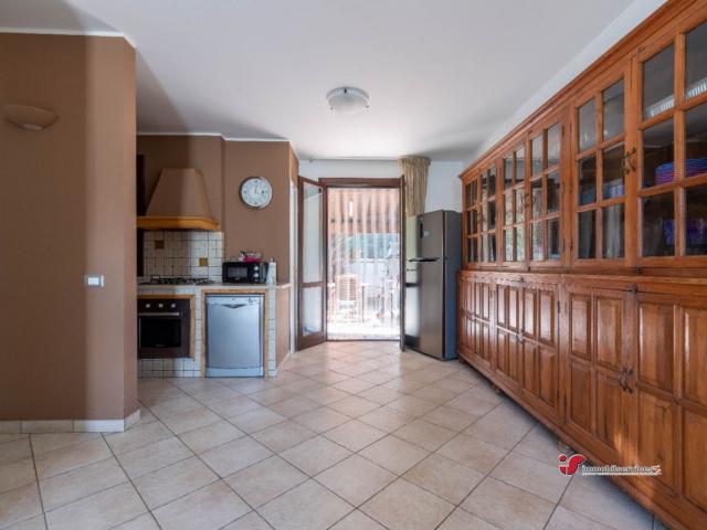 Appartamenti in Vendita - Villa con piscina partanna/mondello