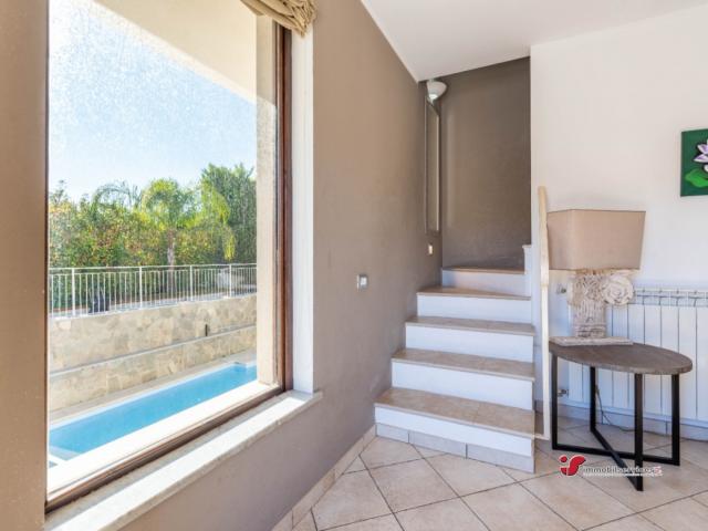 Appartamenti in Vendita - Villa con piscina partanna/mondello