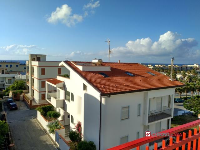 Case - Villafranca,attico di due vani con terrazzo,vicino al mare,per uso transitorio