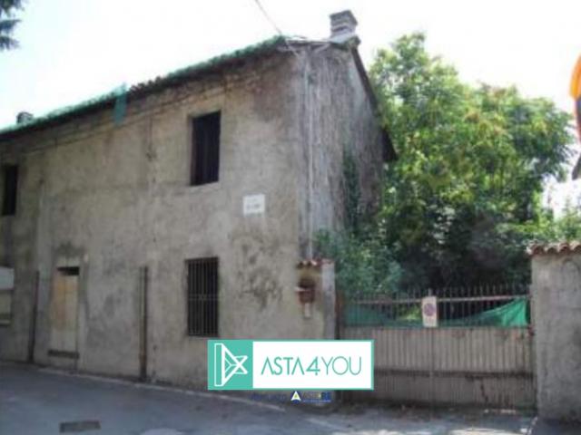 Case - Complesso immobiliare all'asta  in via ai campi 2/4, pozzo d'adda (mi)