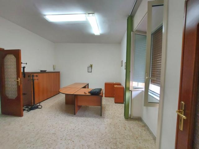 Case - Fittasi appartamento uso ufficio a ponticelli, 80mq