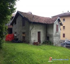 Case - Sonico vendesi casa da ristrutturare con terreno