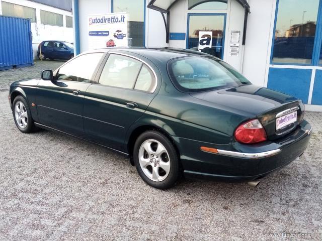 Auto - Jaguar s-type