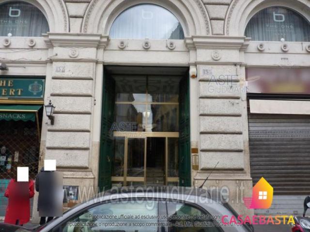 Case - Abitazione di tipo civile - via del traforo n. 133 - 00187