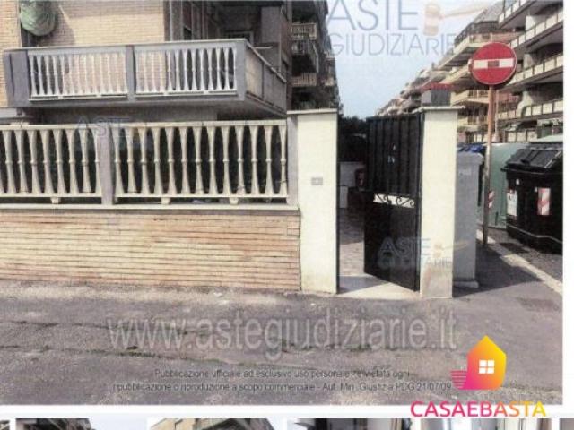 Case - Abitazione di tipo civile - via umberto grosso 20 - 00121