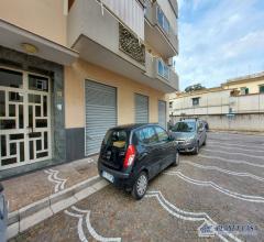 Case - Ampio locale commerciale di 90mq, a casoria centro