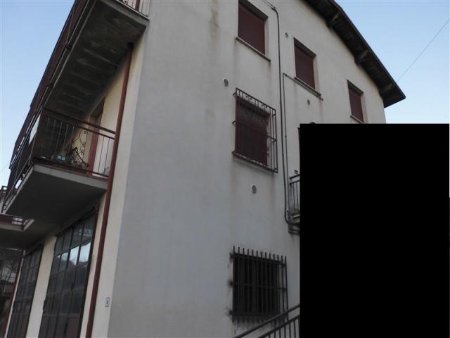 Case - Casa indip. con 2 appartamenti centro a bore