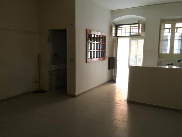 Appartamenti in Vendita - Casa indipendente in vendita a modugno zona stazione